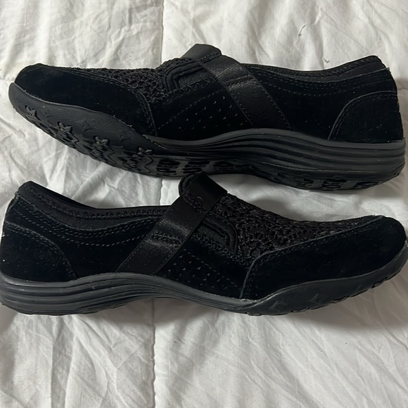 Skechers slip on - Picture 2 of 4